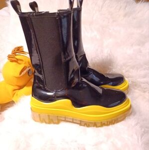 Azalea Wang boots 😎